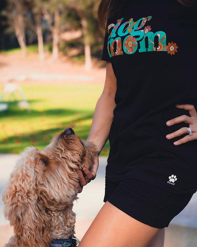Pawz Blooming dog mom. Tee - Pawz